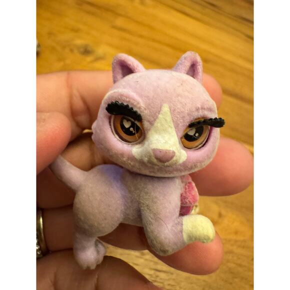 Kitty Club Flocked Mini Purple Cat Blinking Sleepy Eyes 'What Not Toys' Figure - Picture 1 of 5
